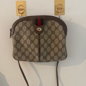 Gucci cross body bag excellent condition